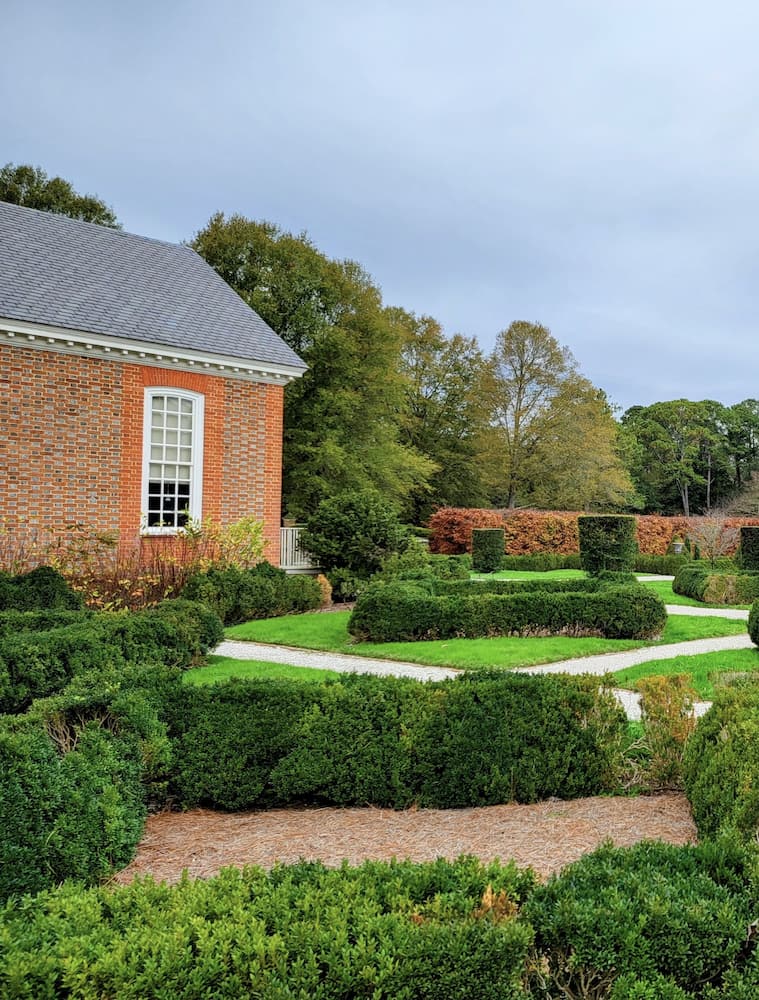 Governor's Palace gardens