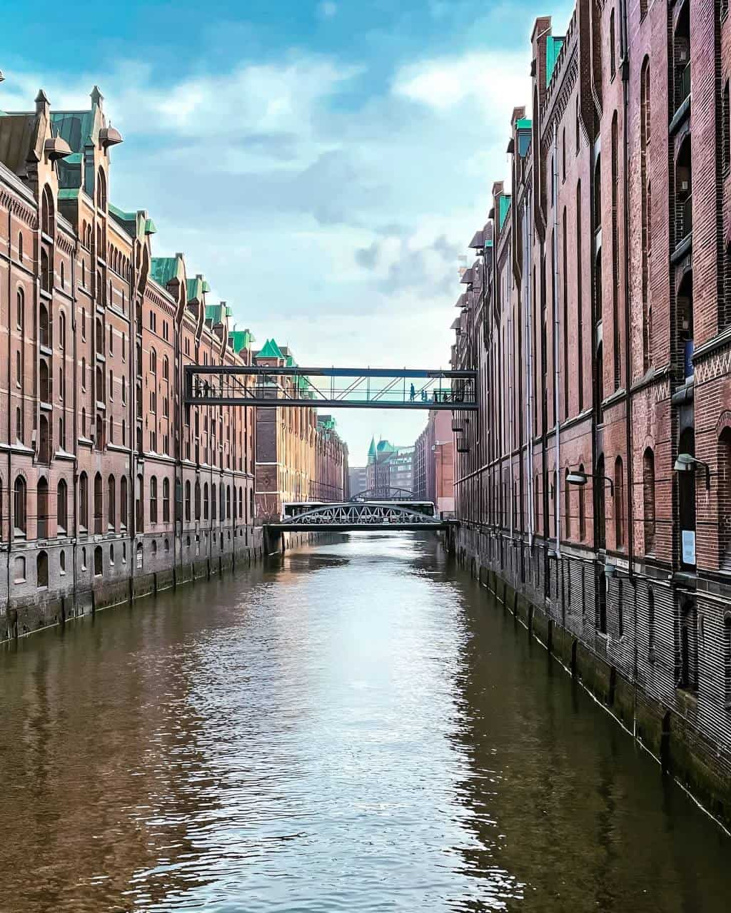 Ponte di protezione dalle inondazioni a Sandtorkai, Amburgo, Germania