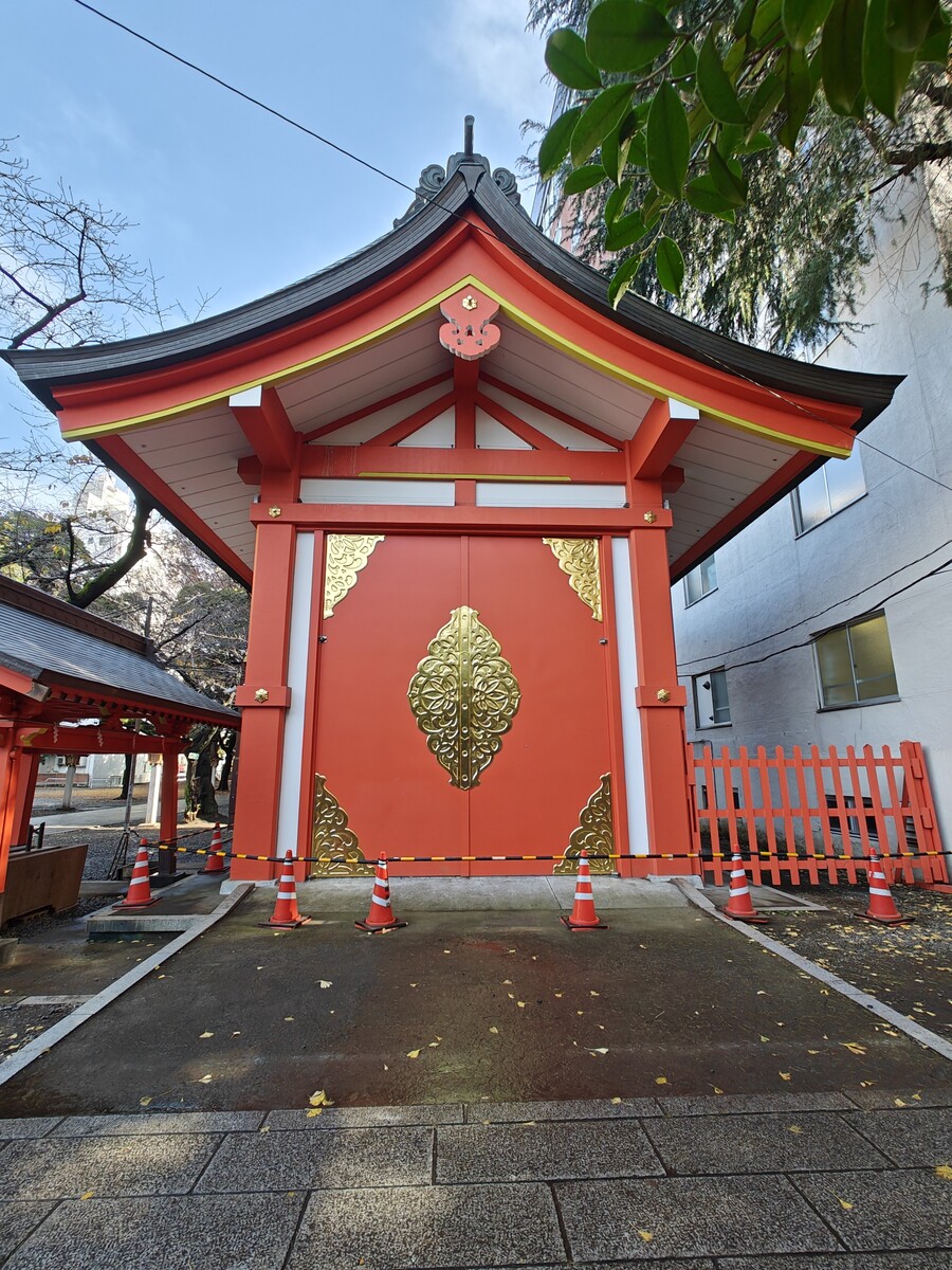 Shinjuku’s Hanazono Shrine, Tokyo